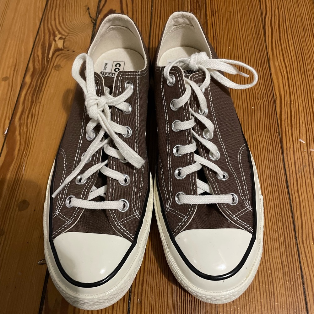 Brown Low Top Converse Size 9